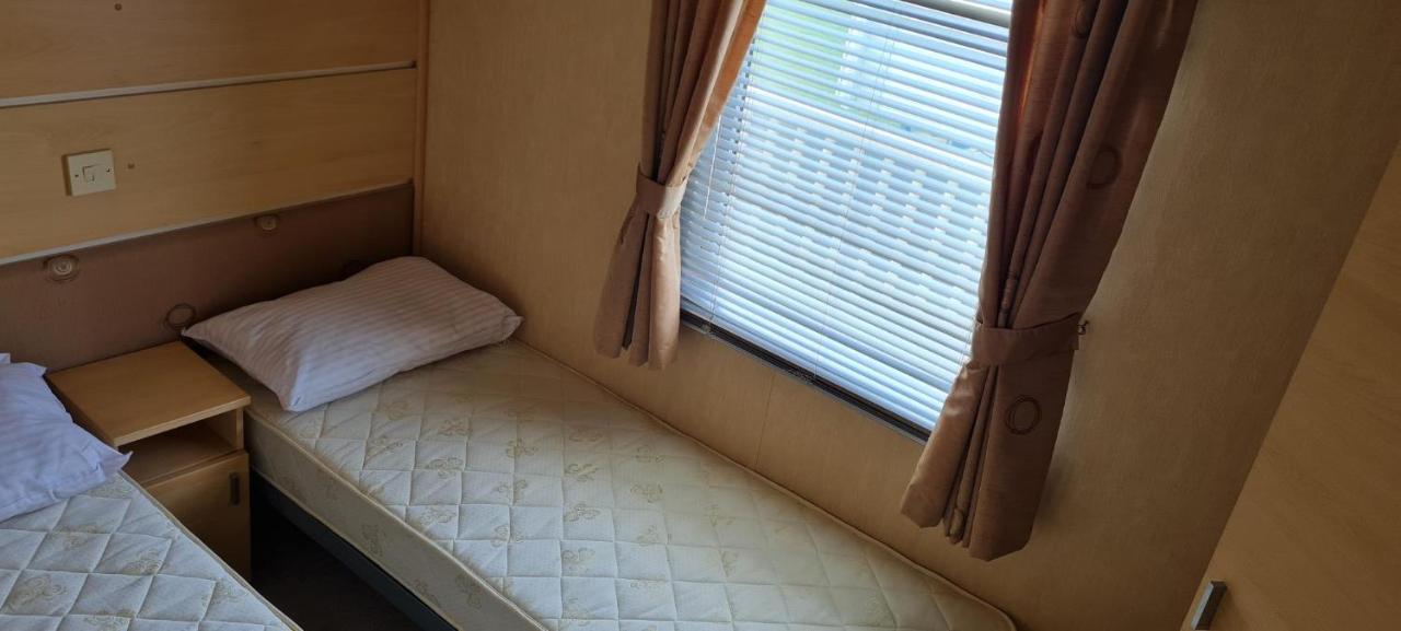 Lovely Caravan With Decking At Coral Beach Park In Lincolnshire Ref 77001C Hotell Ingoldmells Eksteriør bilde