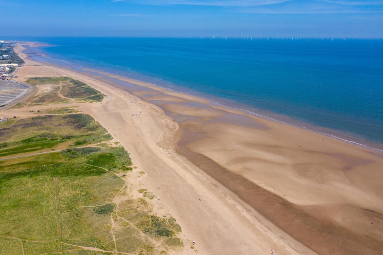 Lovely Caravan With Decking At Coral Beach Park In Lincolnshire Ref 77001C Hotell Ingoldmells Eksteriør bilde
